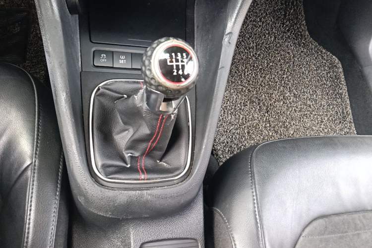 Used Volkswagen Golf 2012 1.4 TSI Manual Comfort Edition Gear Lever