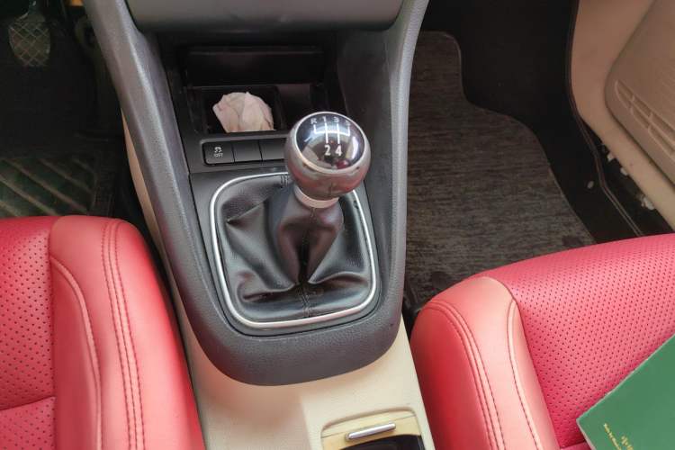Used Volkswagen Golf 2012 1.6 Manual Comfort Edition Gear Lever