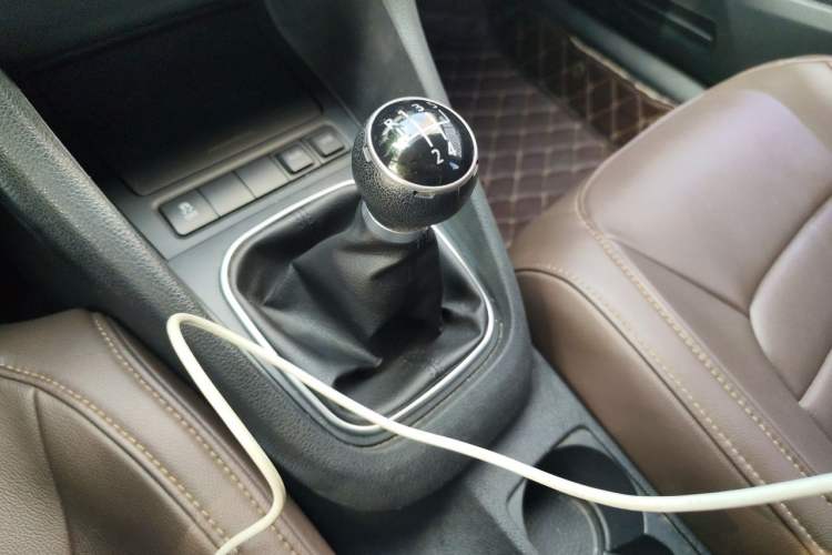 Used Volkswagen Golf 2012 1.6 Manual Fashion Edition Gear Lever