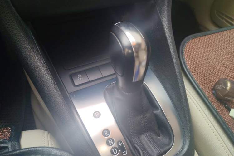 Used Volkswagen Golf 2012 1.6L Automatic Comfort Model Gear Lever