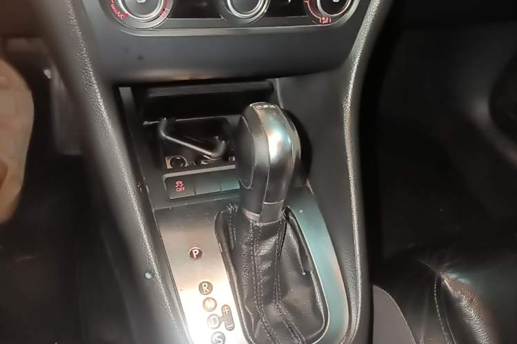 Used Volkswagen Golf 2012 1.4 TSI Automatic Comfort Edition Gear Lever