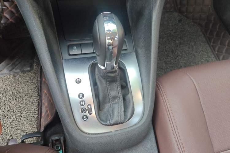 Used Volkswagen Golf 2012 1.6L Automatic Comfort Model Gear Lever