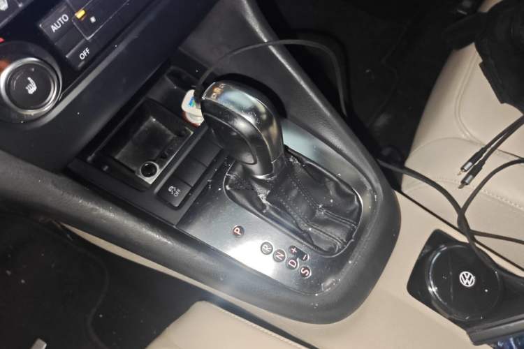 Used Volkswagen Golf 2012 1.4TSI Automatic Luxury Edition Gear Lever