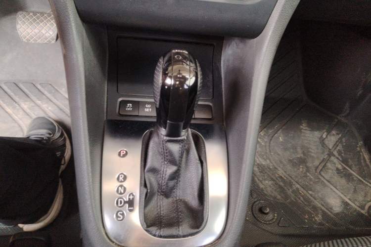 Used Volkswagen Golf 2012 1.6L Automatic Comfort Model Gear Lever