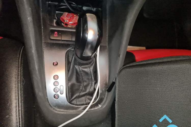 Used Volkswagen Golf 2012 1.6L Automatic Comfort Model Gear Lever
