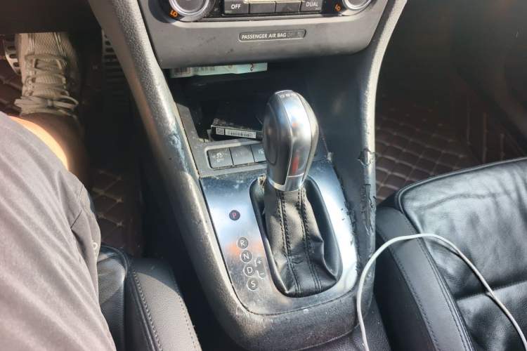 Used Volkswagen Golf 2012 1.4TSI Luxury Convertible Edition Gear Lever