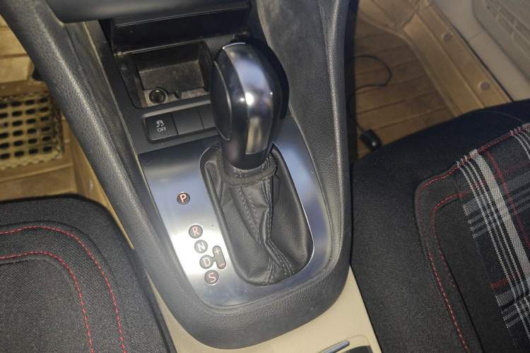 Used Volkswagen Golf 2012 1.6L Automatic Comfort Model Gear Lever