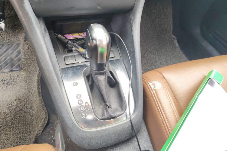Used Volkswagen Golf 2012 1.6L Automatic Comfort Model Gear Lever