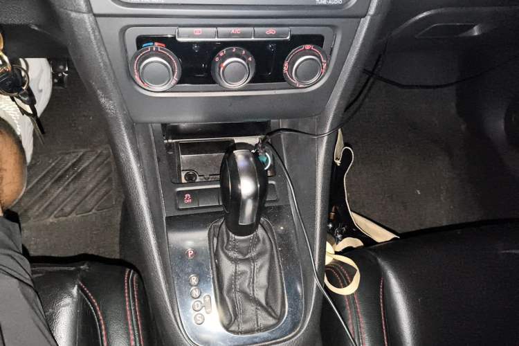 Used Volkswagen Golf 2012 1.6L Automatic Comfort Model Gear Lever