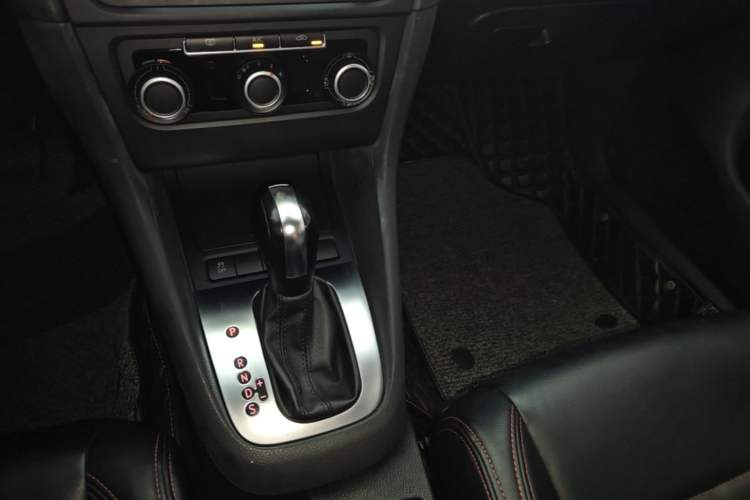 Used Volkswagen Golf 2012 1.6L Automatic Comfort Model Gear Lever