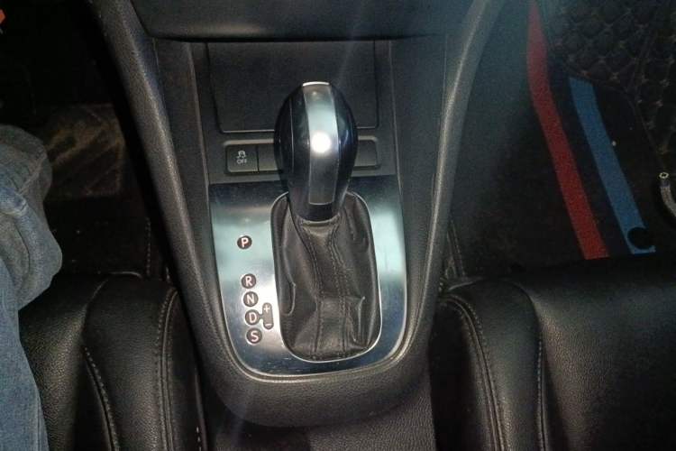 Used Volkswagen Golf 2012 1.6L Automatic Comfort Model Gear Lever