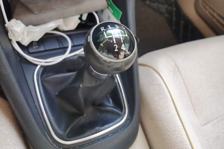 Used Volkswagen Golf 2012 1.6 Manual Comfort Edition Gear Lever