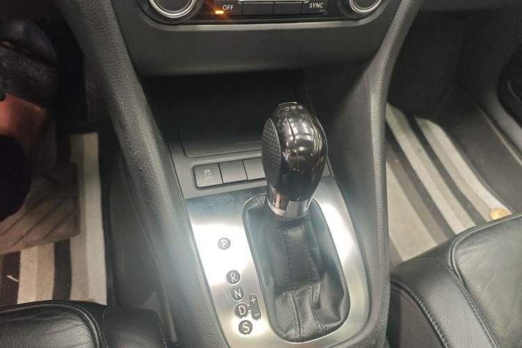 Used Volkswagen Golf 2012 1.4TSI Automatic Luxury Edition Gear Lever