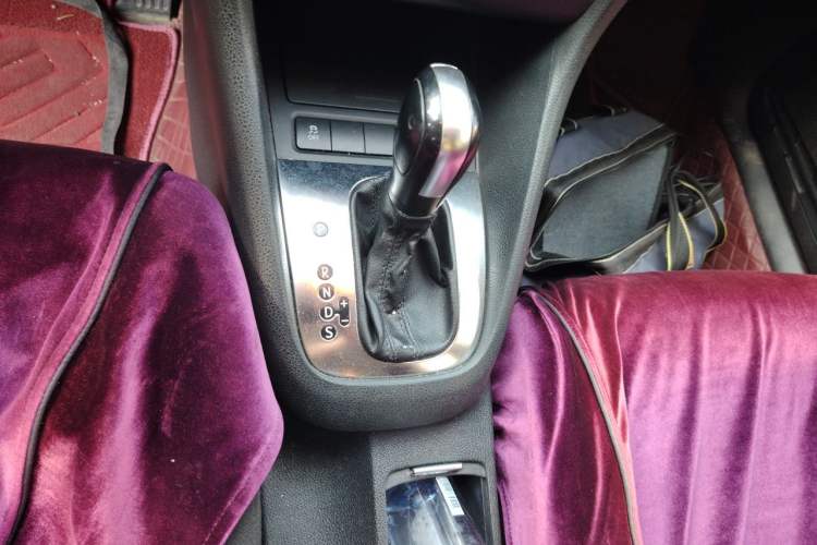 Used Volkswagen Golf 2012 1.6L Automatic Comfort Model Gear Lever