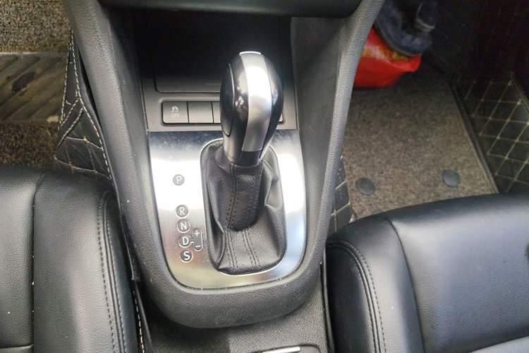 Used Volkswagen Golf 2012 1.6L Automatic Comfort Model Gear Lever