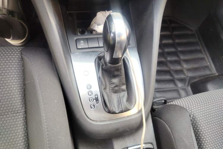 Used Volkswagen Golf 2012 1.6L Automatic Comfort Model Gear Lever