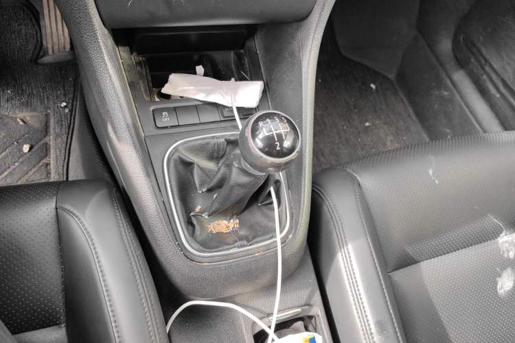 Used Volkswagen Golf 2012 1.6 Manual Comfort Edition Gear Lever