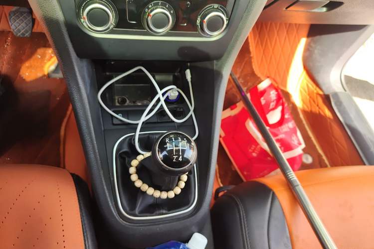 Used Volkswagen Golf 2012 1.6 Manual Comfort Edition Gear Lever