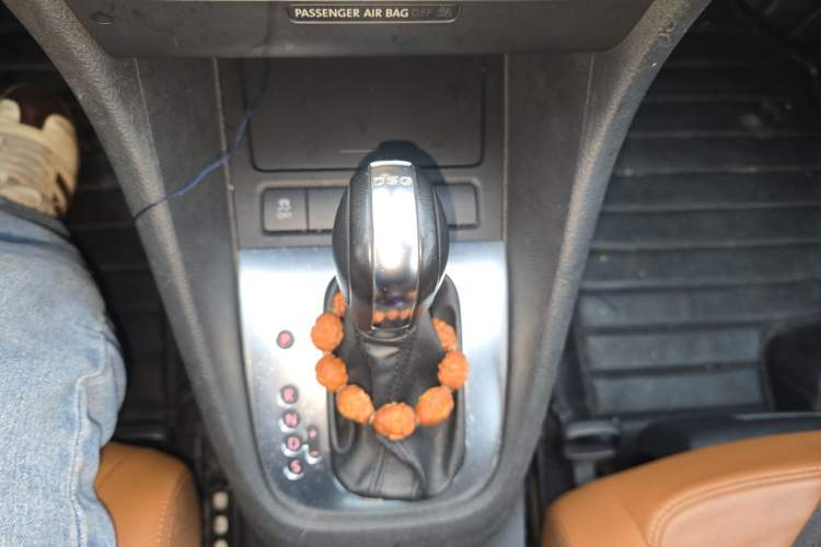 Used Volkswagen Golf 2012 1.4TSI Luxury Convertible Edition Gear Lever