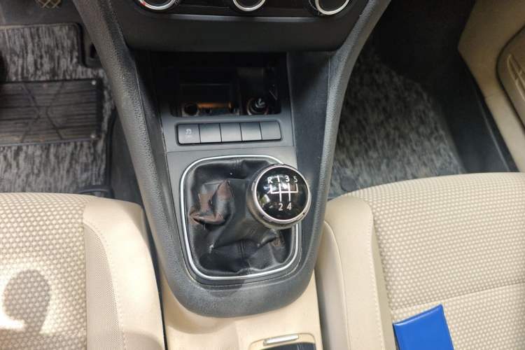 Used Volkswagen Golf 2012 1.6 Manual Comfort Edition Gear Lever