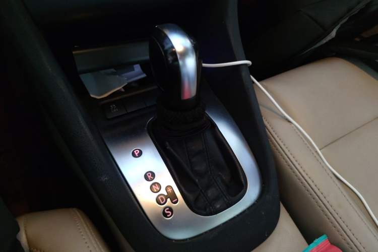 Used Volkswagen Golf 2012 1.6L Automatic Comfort Model Gear Lever