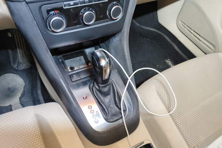 Used Volkswagen Golf 2012 1.6L Automatic Comfort Model Gear Lever