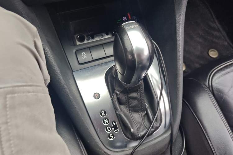Used Volkswagen Golf 2012 1.4TSI Automatic Luxury Edition Gear Lever
