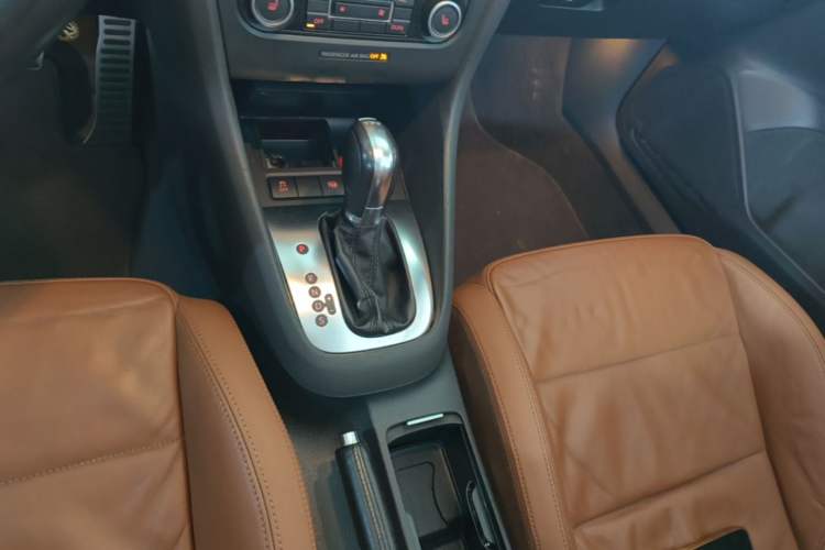 Used Volkswagen Golf 2012 1.4TSI Luxury Convertible Edition Gear Lever