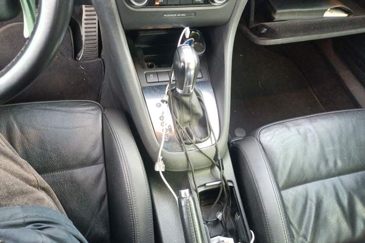 Used Volkswagen Golf 2012 1.4TSI Luxury Convertible Edition Gear Lever