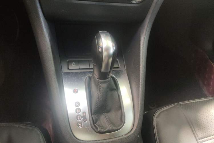 Used Volkswagen Golf 2012 1.6L Automatic Comfort Model Gear Lever