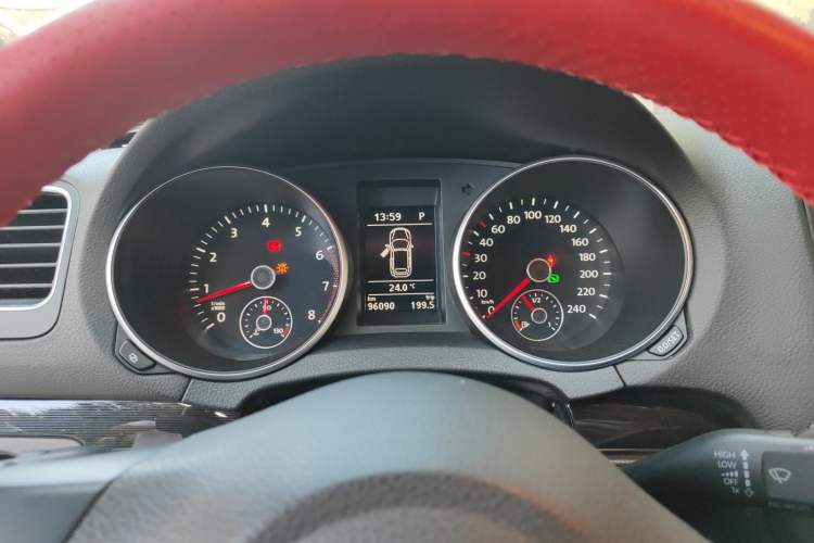 Used Volkswagen Golf 2012 1.4TSI Comfort Convertible Edition Instrument Cluster