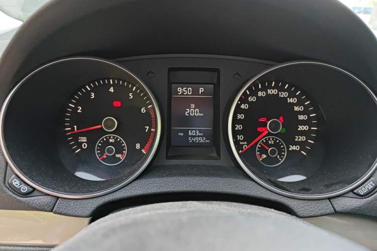Used Volkswagen Golf 2012 1.6L Automatic Fashion Model Instrument Cluster