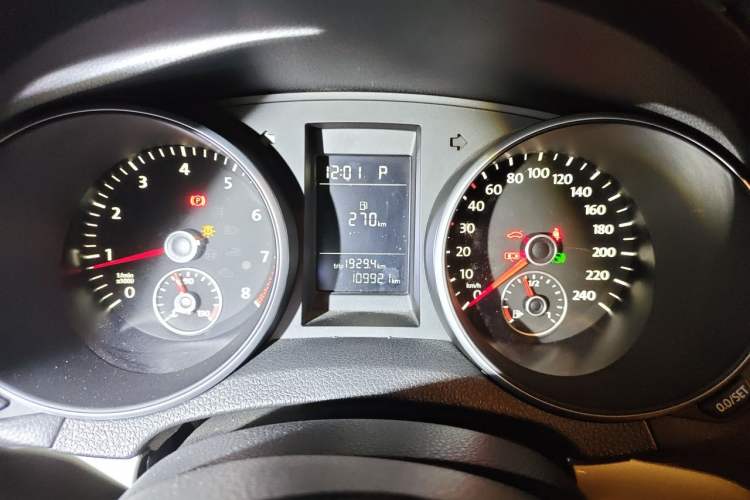 Used Volkswagen Golf 2012 1.6L Automatic Fashion Model Instrument Cluster