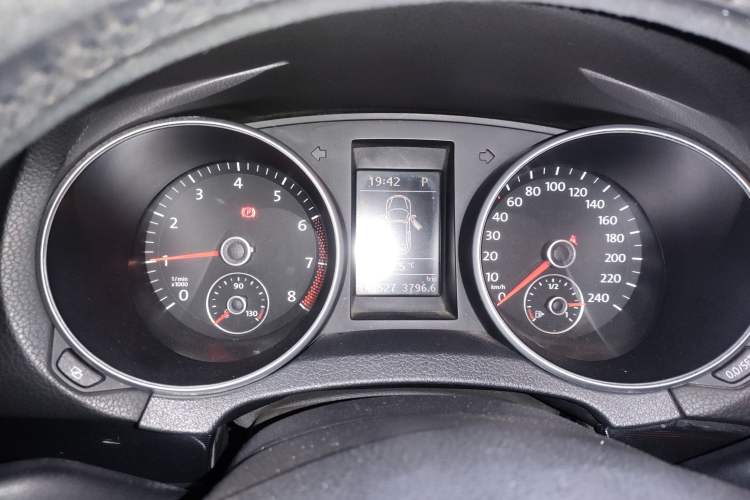 Used Volkswagen Golf 2012 1.4TSI Luxury Convertible Edition Instrument Cluster