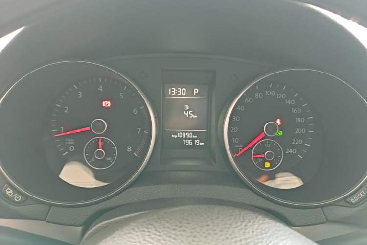 Used Volkswagen Golf 2012 1.6L Automatic Fashion Model Instrument Cluster