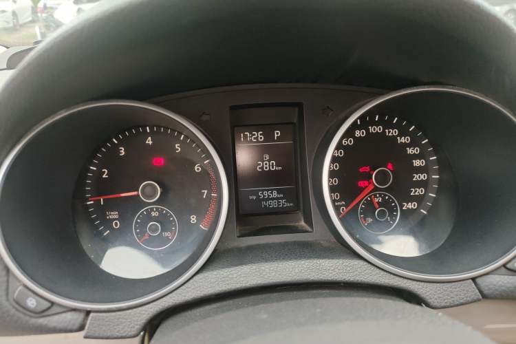 Used Volkswagen Golf 2012 1.6L Automatic Fashion Model Instrument Cluster