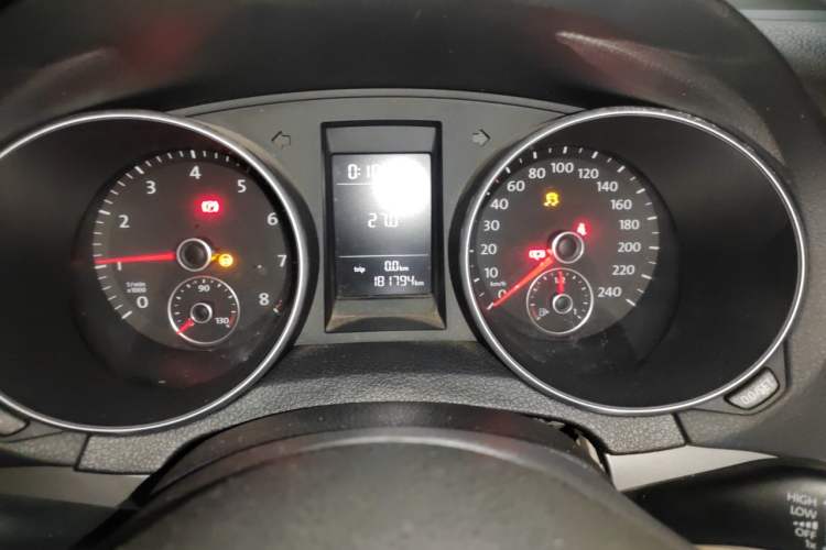 Used Volkswagen Golf 2012 1.6L Automatic Fashion Model Instrument Cluster