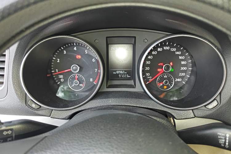 Used Volkswagen Golf 2012 1.6L Automatic Fashion Model Instrument Cluster