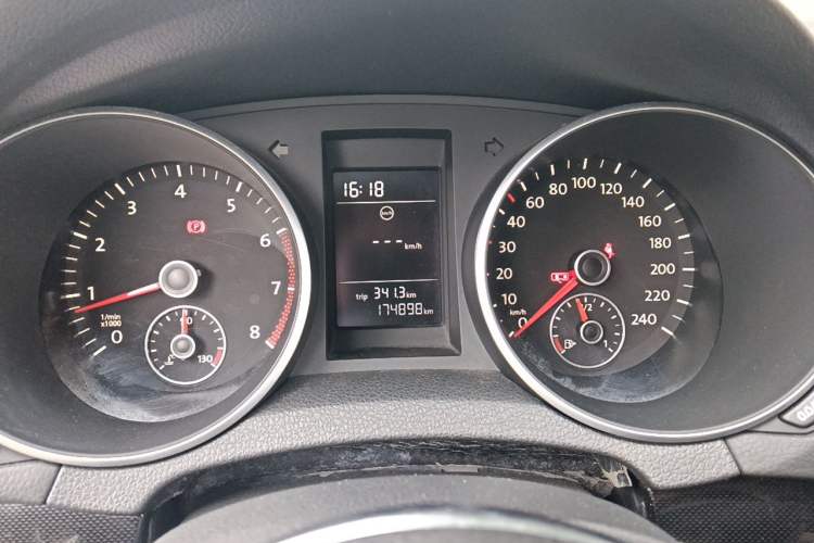 Used Volkswagen Golf 2012 1.4 TSI Manual Comfort Edition Instrument Cluster