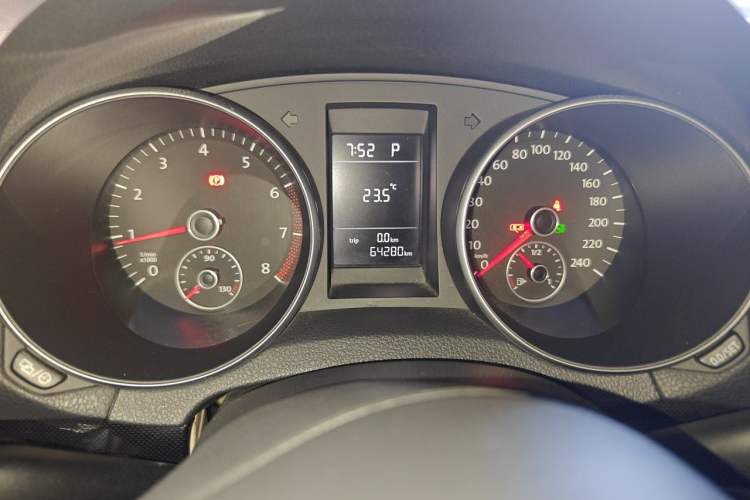 Used Volkswagen Golf 2012 1.6L Automatic Comfort Model Instrument Cluster
