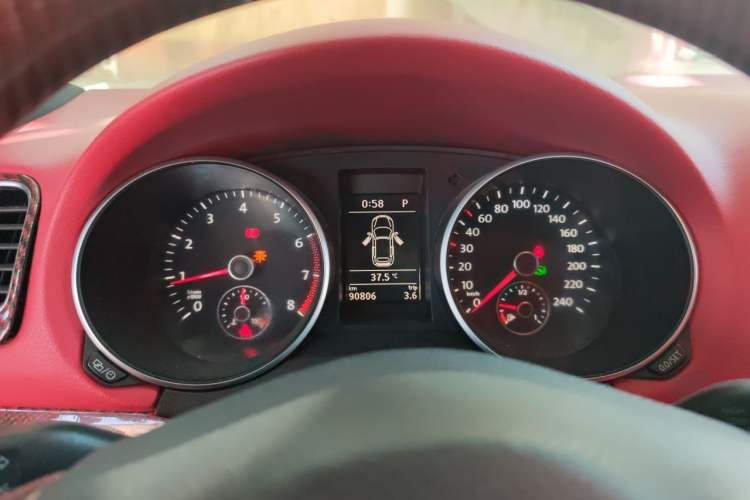 Used Volkswagen Golf 2012 1.4TSI Luxury Convertible Edition Instrument Cluster