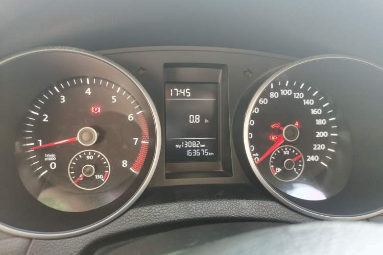 Used Volkswagen Golf 2012 1.6 Manual Comfort Edition Instrument Cluster
