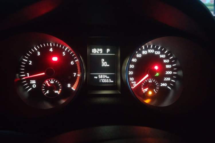 Used Volkswagen Golf 2012 1.6L Automatic Fashion Model Instrument Cluster