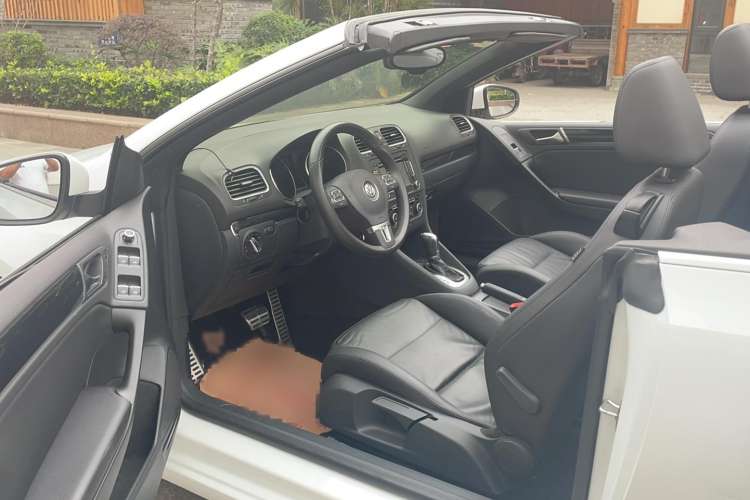 Used Volkswagen Golf 2012 1.4TSI Luxury Convertible Edition Interior 1