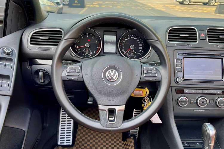 Used Volkswagen Golf 2012 1.4TSI Luxury Convertible Edition Interior 1