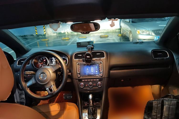 Used Volkswagen Golf 2012 1.4TSI Comfort Convertible Edition Interior 2