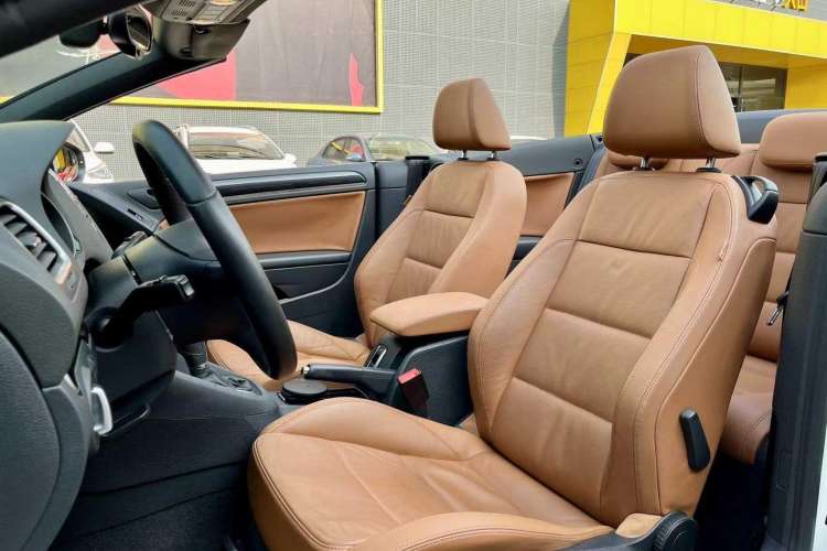 Used Volkswagen Golf 2012 1.4TSI Luxury Convertible Edition Interior 2