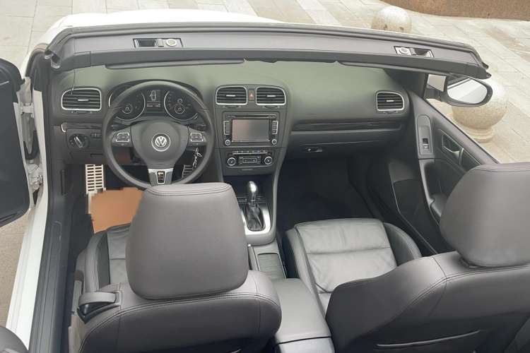 Used Volkswagen Golf 2012 1.4TSI Luxury Convertible Edition Interior 3