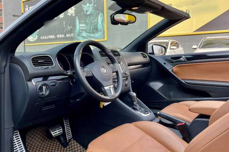 Used Volkswagen Golf 2012 1.4TSI Luxury Convertible Edition Interior 3