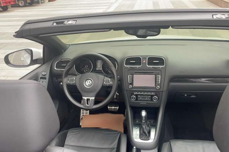 Used Volkswagen Golf 2012 1.4TSI Luxury Convertible Edition Interior 5